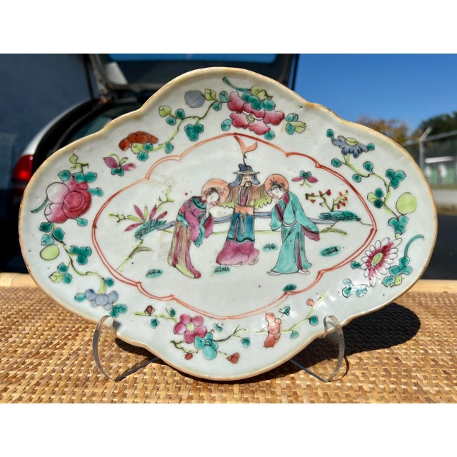 Chinese Chinese Qing Dynasty Rose Mandarin Pedestal Lozenge Dish For Sale - Image 3 of 11