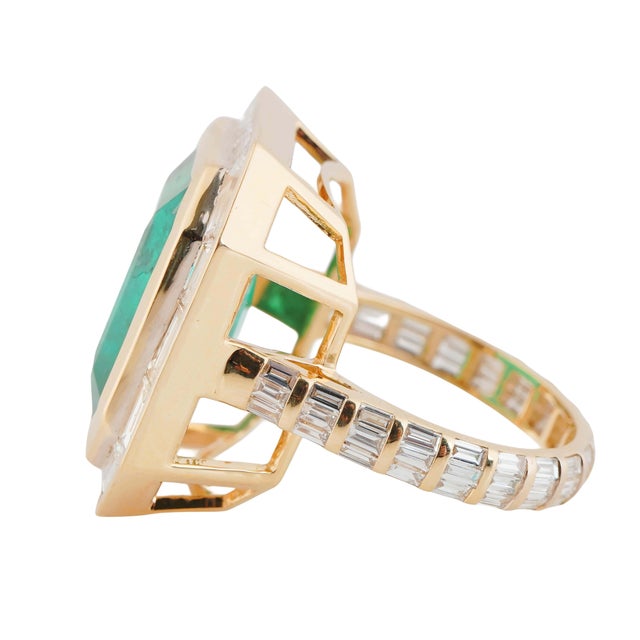 Art deco style Natural Zambian high quality Emerald & diamond ring in 18k gold For Sale - Image 11 of 18