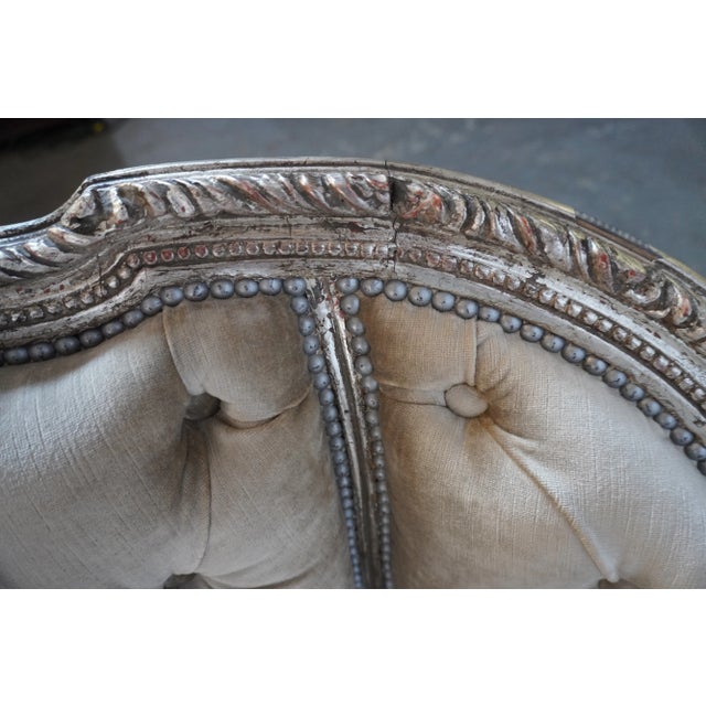 A Pair of 1930s French Carved Silver Gilt Velvet Tufted Settees From Mla For Sale - Image 16 of 18