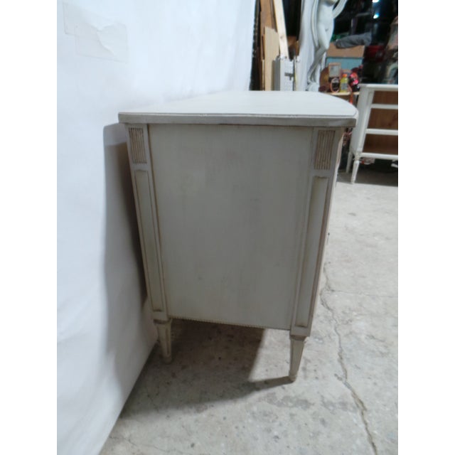 Swedish Gustavian Style 4 Drawer Chest of Drawers For Sale In Miami - Image 6 of 10