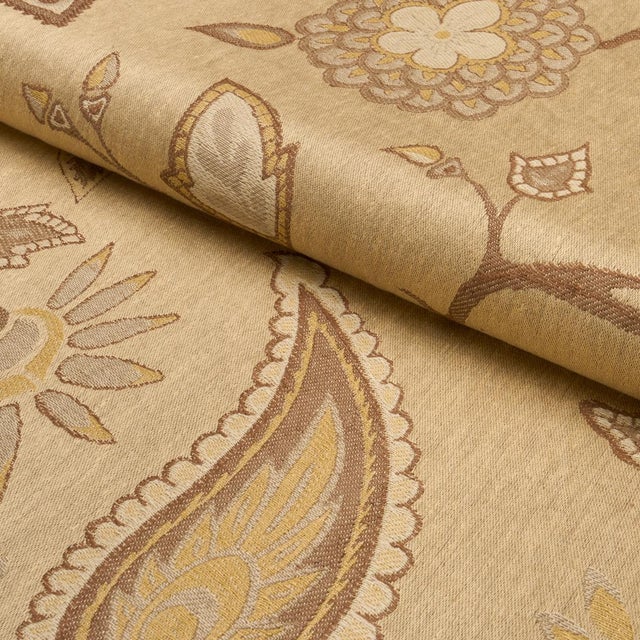 Schumacher Sample - Schumacher Fiammetta Jacquard Fabric In Oro For Sale - Image 4 of 5
