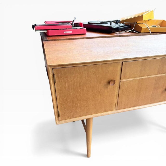 1960s Mid-Century Modern Meredew Oak Sideboard, 1960s For Sale - Image 5 of 9