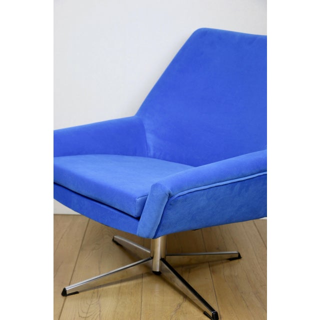 Vintage Jade Series Swivel Lounge Chair with Blue Cornflower Velvet Upholstery, GDR, 1970s For Sale - Image 10 of 11