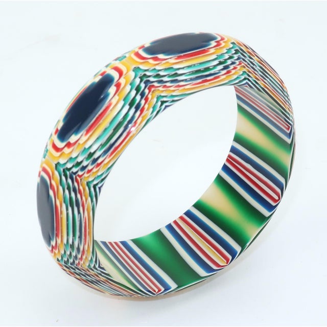 Mid-Century Modern Lea Stein French Fused Plastic Op Art Bangle Bracelet, c.1970 For Sale - Image 3 of 13