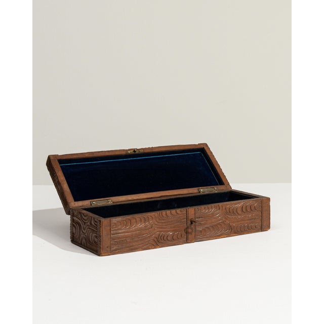 Rustic Early 20th Century Switzerland Black Forest Brown Wood Box For Sale - Image 3 of 18