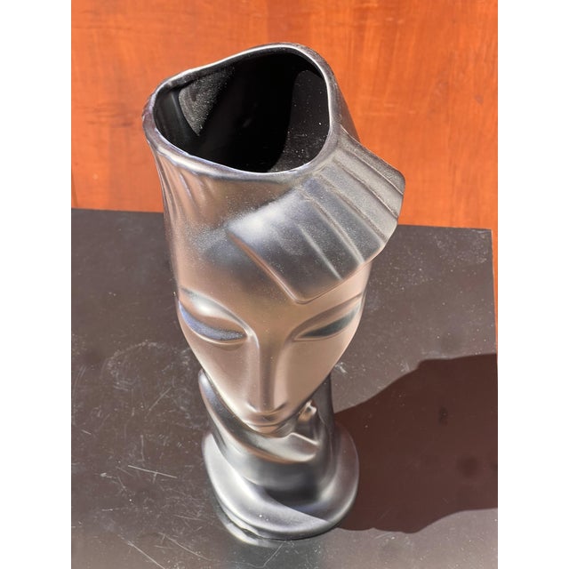 A Postmodern Face Vase After Lindsey B., Circa 1980 For Sale - Image 9 of 11