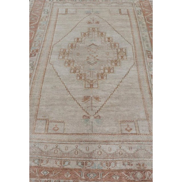 Tribal Mid 20th Century Taupe Background Turkish Vintage Oushak Rug With Tribal Medallion Design For Sale - Image 3 of 13