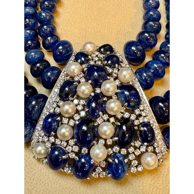 Blue 700Ct Sapphire Bead Necklace with cabochon & Diamond Center & Diamond Spacer 18K For Sale - Image 8 of 18