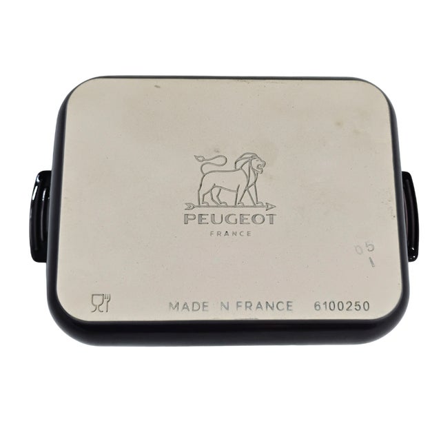 Add a touch of French culinary heritage to your space with this authentic Peugeot Appolia ceramic rectangular dish in a...