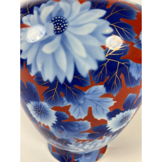 Vintage Fukugawa Blue and White Chrysanthemums Vase For Sale In Chicago - Image 6 of 12