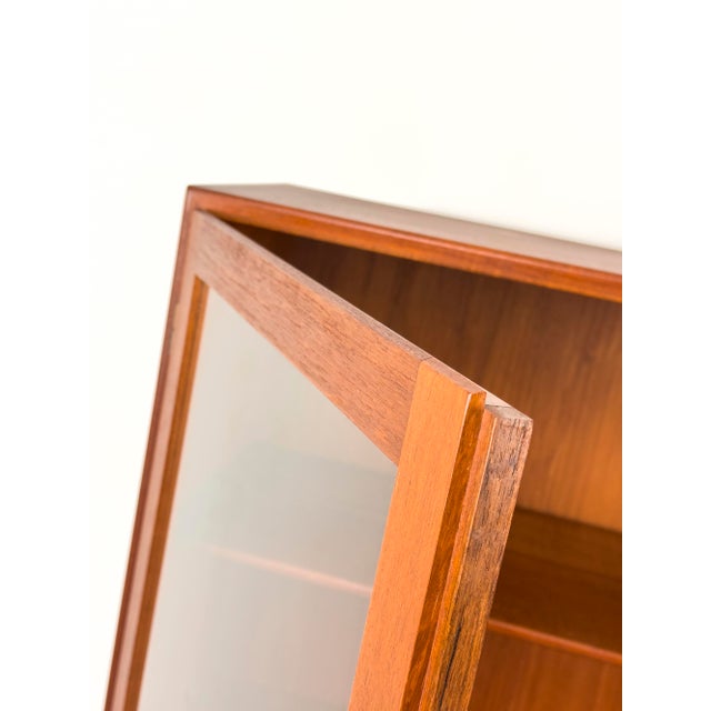 Danish Display Case in Teak by Børge Mogensen for Søborg Møbelfabrik, 1960s For Sale - Image 6 of 18