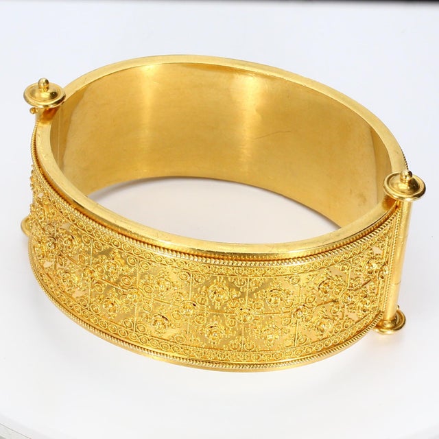 19th Century 15k Yellow Gold Micro-Mosaic Bracelet of "Apollo Driving the Chariot of the Sun" For Sale - Image 4 of 5