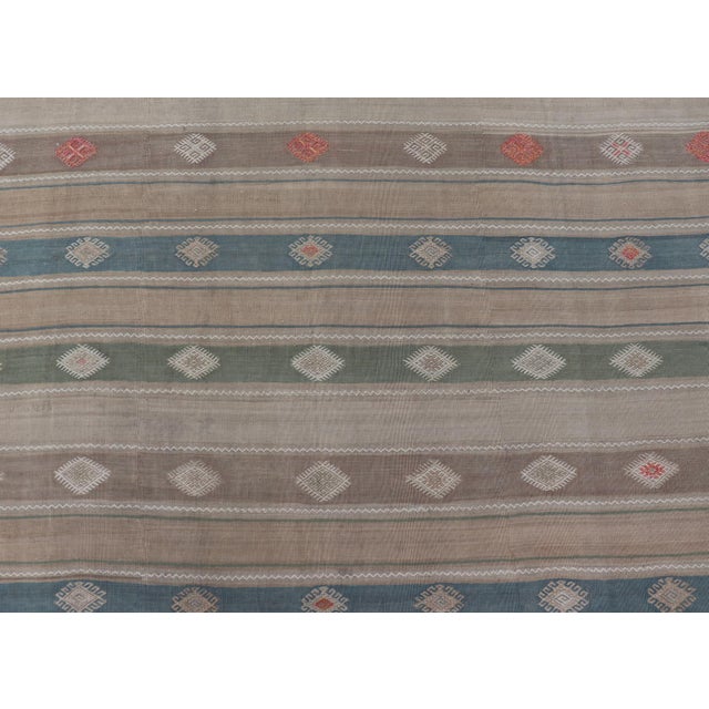 Vintage Hand-Woven Flatweave Kilim in Wool With Sub-Geometric Design and Motifs For Sale - Image 11 of 13
