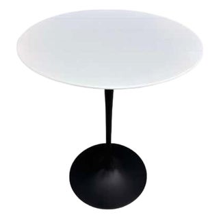 Eero Saarinen for Knoll Round Tulip Table with Quartz Vetro Bianco Top For Sale