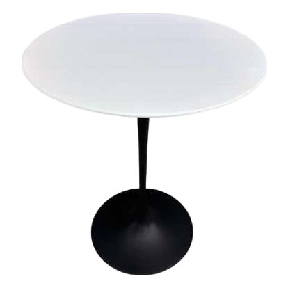 Eero Saarinen for Knoll Round Tulip Table with Quartz Vetro Bianco Top For Sale