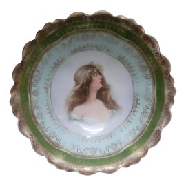 Example of Portraiture Serveware