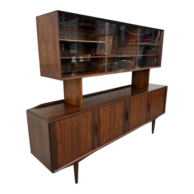 Mid-Century Danish Modern Rosewood Sideboard W/Hutch Top For Sale