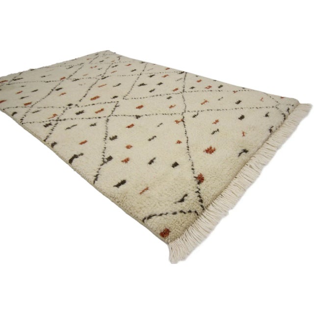 Moroccan Style Accent Rug 02'10 x 04'07. This hand-knotted wool Moroccan style accent rug features a tribal style. The...