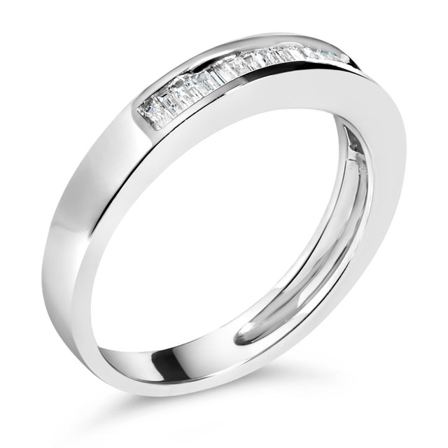 Contemporary .925 Sterling Silver 1/3 Cttw Baguette Cut Diamond Channel Set Stackable Wedding Ring (H-I Color, I1-I2 Clarity) - Size 6-3/4 For Sale - Image 3 of 6