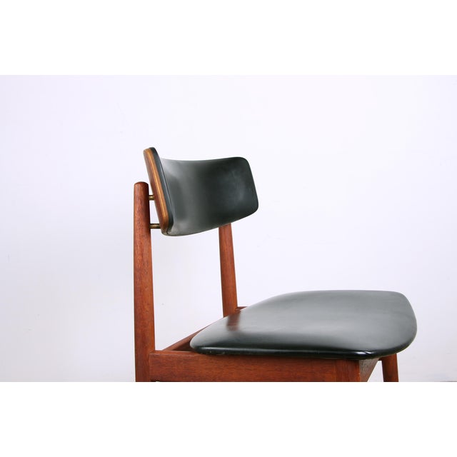 Danish Chairs in Teak, Black Skai and Brass by Sven Chrobat for Sax, 1960, Set of 4 For Sale - Image 3 of 18