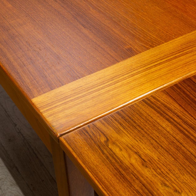 Midcentury Expandable Danish Teak Dining Table c.1960 For Sale In San Francisco - Image 6 of 10