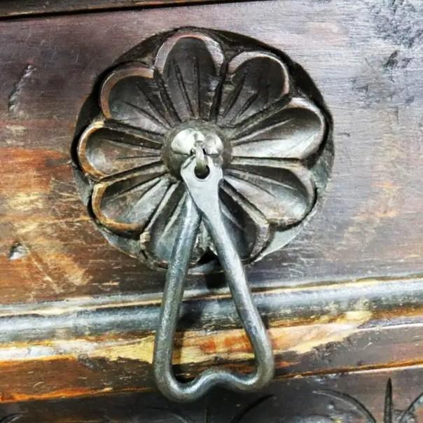 Wood Heavily Carved Artes De México Internacionales Hacienda Style Desk - Vintage 1960s For Sale - Image 7 of 11