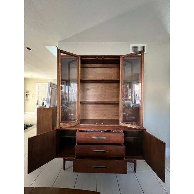 This beautiful China cabinet by Broyhill is an absolute head turner, and it’s great for storing glassware and dishes too!...