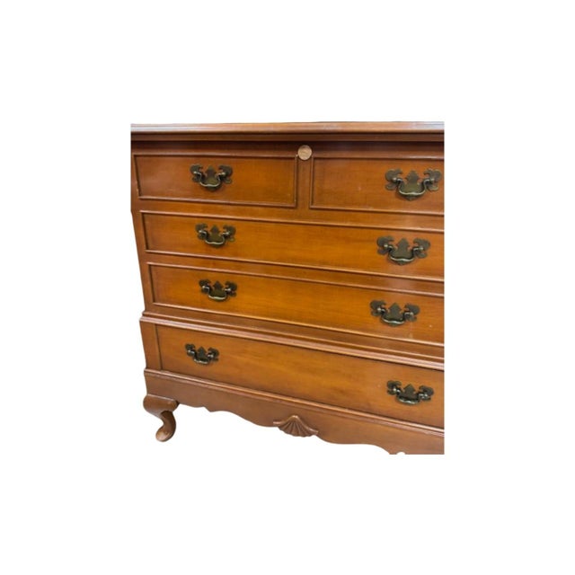 Vintage 1950 Lane Furniture Queen Anne-Style Lowboy Cedar Chest For Sale - Image 10 of 15