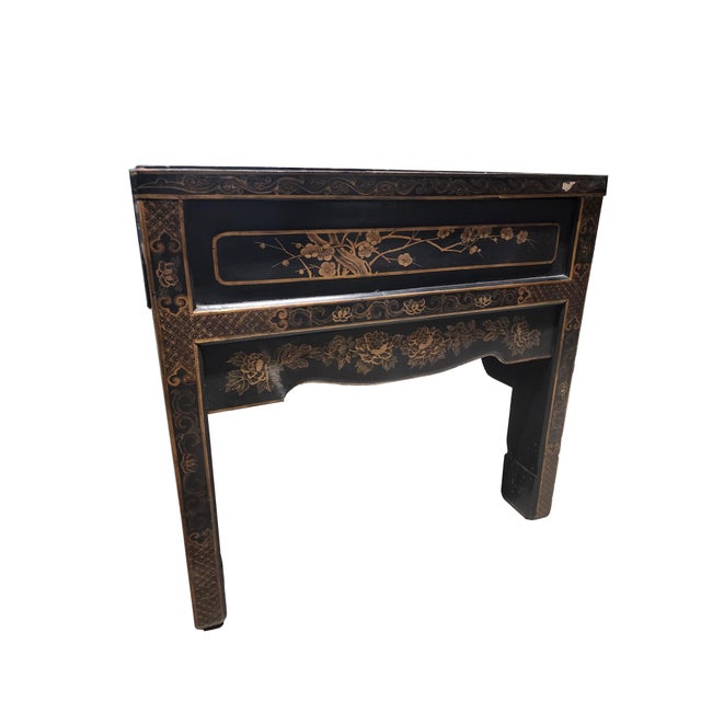 Hollywood Regency Late 20th Century Oriental Black Lacquer Coffee Table (Hand-Painted Chinoiserie / Oriental Scene) For Sale - Image 3 of 9
