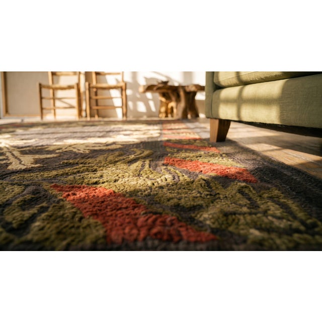 Textile 1930s Brown Medallion Folk Art Antique American Hooked Rug 2'8" X 4'8" Handknotted Wool Carpet For Sale - Image 7 of 8