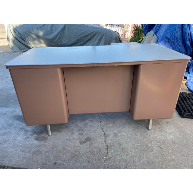 1950s General Fireproofing Vintage Mid Century Modern Tanker Desk For Sale In Sacramento - Image 6 of 12