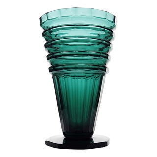 Large Antique Art Deco Vase in Cut Emerald Crystal, Bohemia, 1920s For Sale