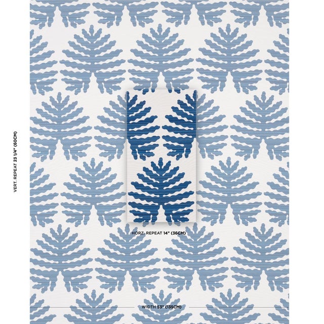 With its wavy mid-scale leaf motif and delicate strié effect, Palma Sola Indoor/Outdoor is a high-performance pocket-weave...