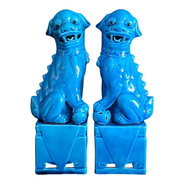 Mid-Century Vintage Turquoise Blue Foo Dogs. Matching Pair For Sale