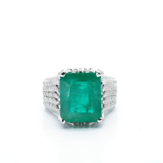 The School of Paris Natural Zambian Emerald 9.75 Carats and 2.10 Carats Di 2amonds in 14K Gold, Size 6 For Sale - Image 3 of 6