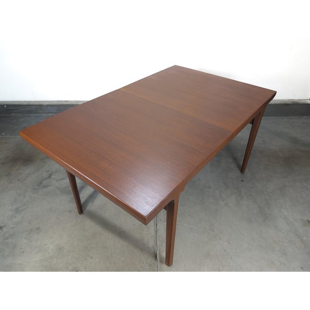 1960s Scandinavian Mid-Century Modern Expandable Teak Dining Table, C1960s For Sale - Image 5 of 15