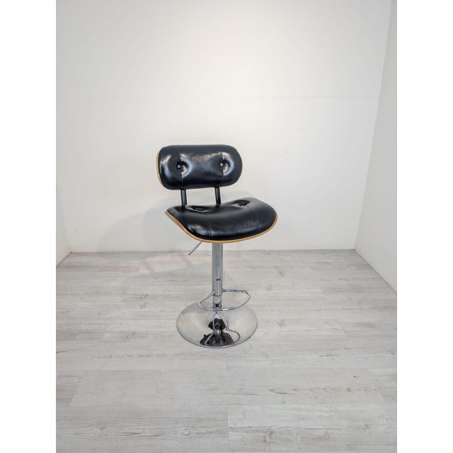 Swivel bar stool, barber chair Black, swivel bar stool with backrest. Perfect for use in a hair salon or bar. Made of...