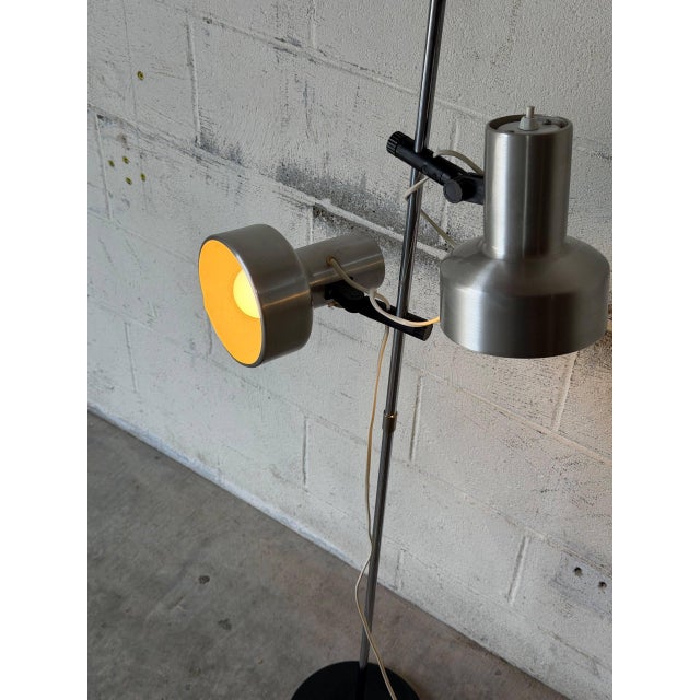 Metal 1950s Mid-Century Modern Metal Floor Lamp With Adjustable Dual Shades For Sale - Image 7 of 13