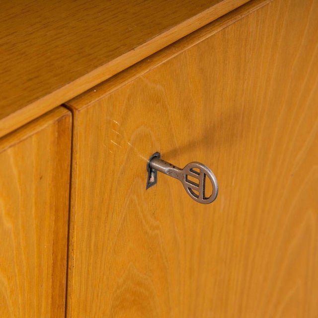 Czech Glass Fronted Mirrored Back Cabinet from Nabytek, 1960s For Sale - Image 9 of 13