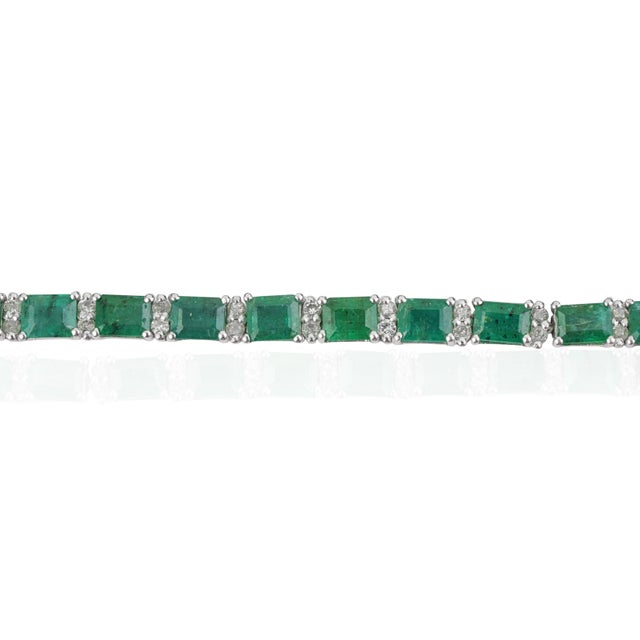 Metal Regal 12 Ct Emerald & Diamond Line Tennis Bracelet in 925 Sterling Silver, 7 Inch For Sale - Image 7 of 14
