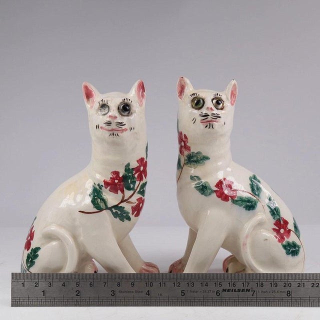 Antique Sponge Ware Pottery Mantel Cats in the style of Wemyss, 1890s, Set of 2 For Sale - Image 12 of 13