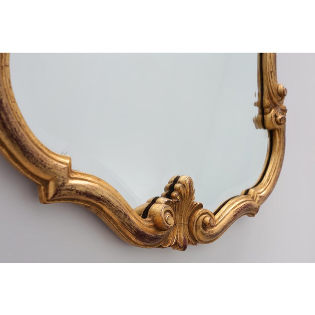 1950s Florentine Style Giltwood Mirror with Acanthus Crest and Bevelled Glass, 1950s For Sale - Image 5 of 11