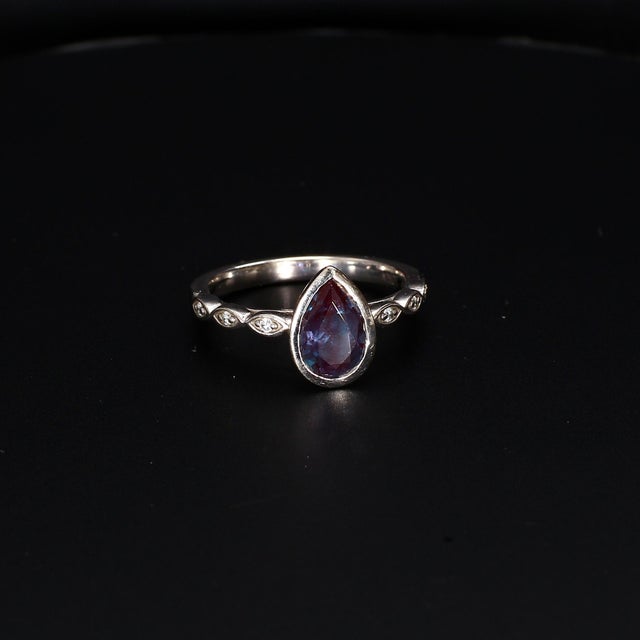 Stone Information - --------------------------------------------- Primary Stone(s): - Stone Grading: - Origin: Lab-Grown -...