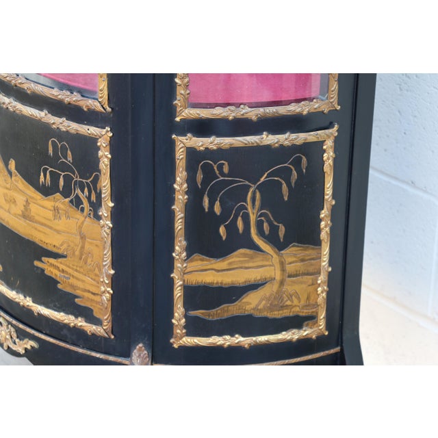 French Louis XV Style Ormolu Mounted Hand-Painted Curved Glass Vitrine Display Cabinet, 1940s For Sale - Image 11 of 18