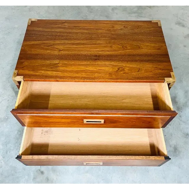 Henredon Campaign Style Walnut 2-Drawer Chest of Drawers in the Manner of Henredon For Sale - Image 4 of 7