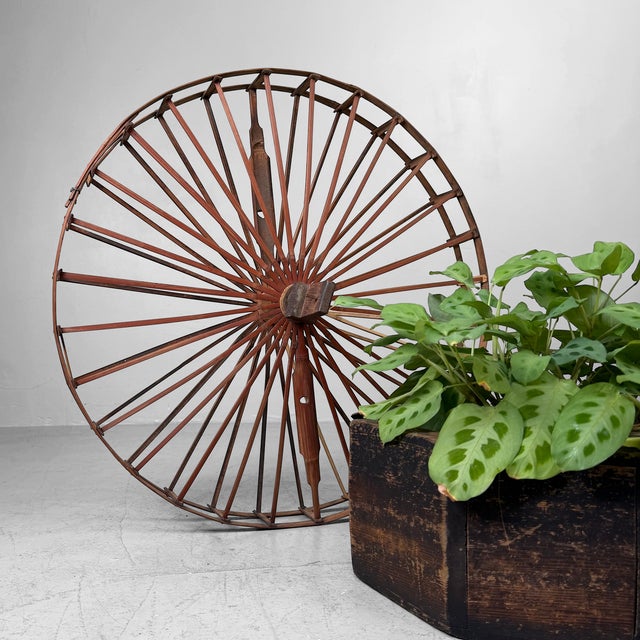 Early 20th Century Antique Taishō Japanese Spinning Wheel, 1910 For Sale - Image 5 of 10