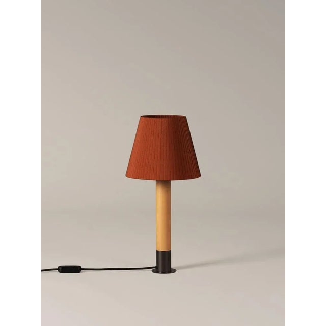 Contemporary Bronze and Basic Terracotta M1 Table Lamp by Santiago Roqueta, Santa & Cole For Sale - Image 3 of 8