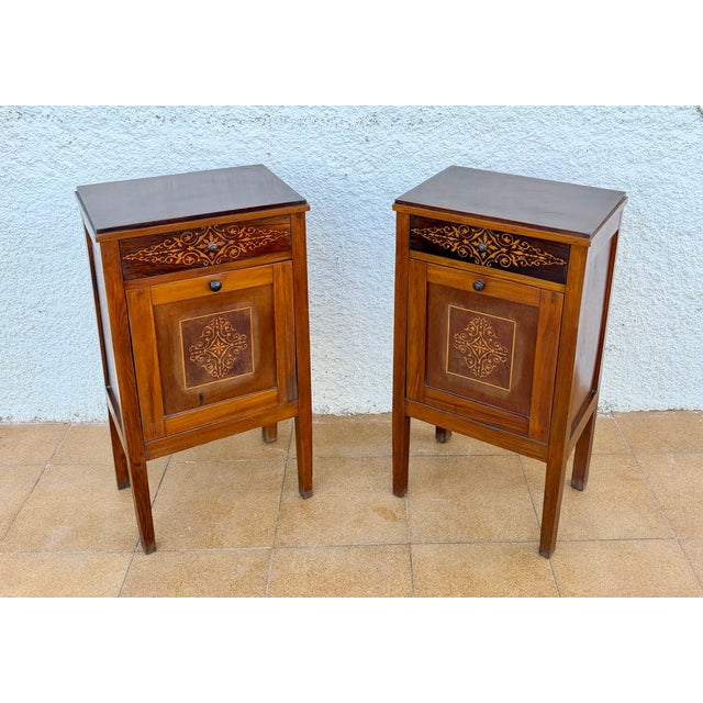 1940s Pair of French Marquetry Bedside Cabinets With Inlaid Decoration For Sale - Image 4 of 9
