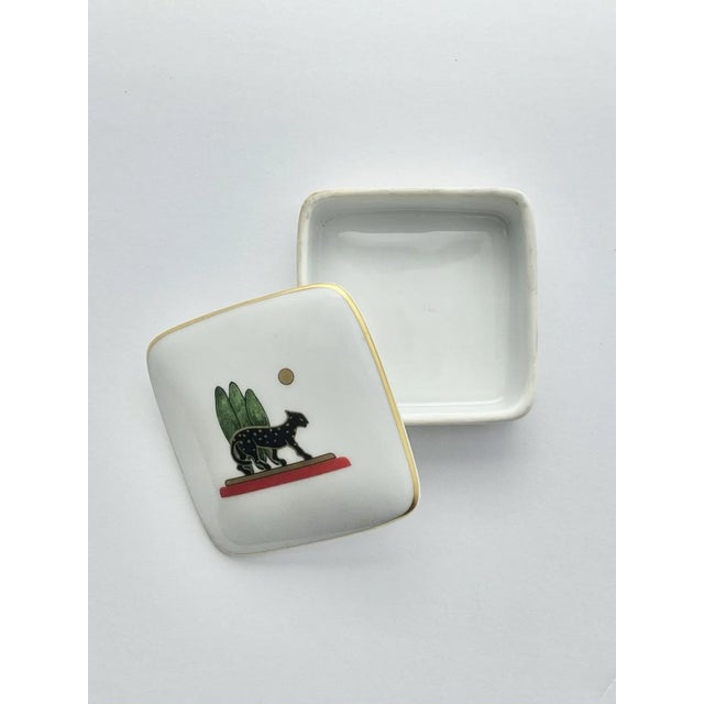 Cartier 1980s Cartier “La Maison De Louis Cartier” Porcelain Square Trinket Box & Lid For Sale - Image 4 of 7