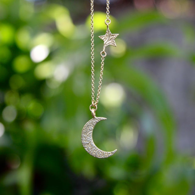 1990s 18k Gold Me & Ro Paisley Moon and Star Necklace For Sale - Image 9 of 9